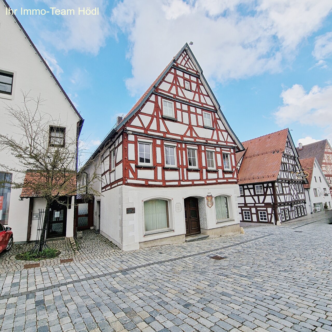 Haus vorne und seitlich von oben