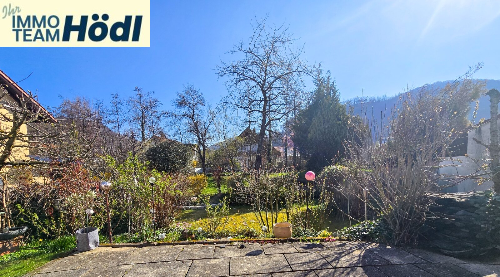 Doppelhaushälfte mit Garten und Garage – viel Platz für die ganze Familie Doppelhaushälfte mit Garten und Garage – viel Platz für die ganze Familie