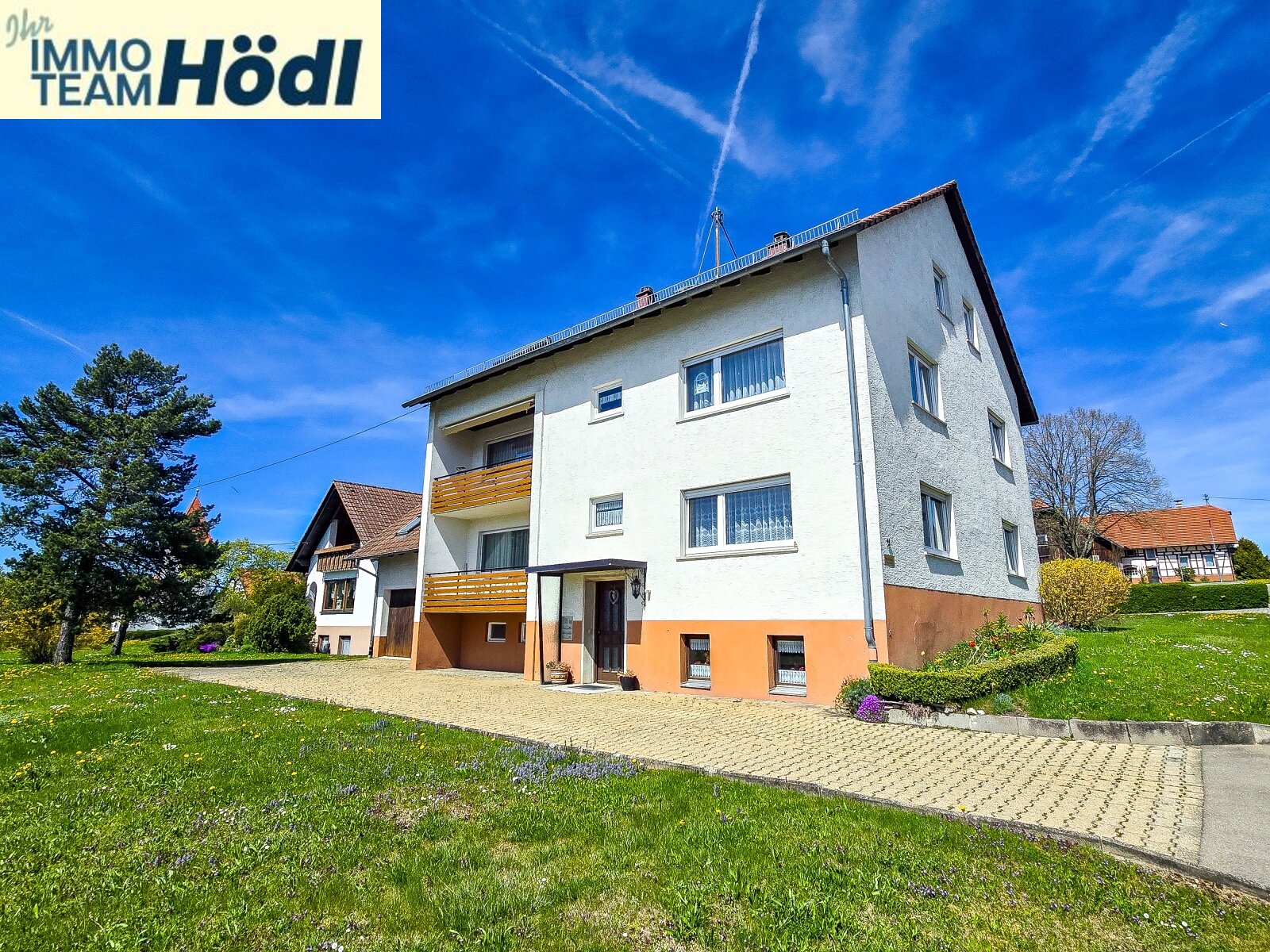 Großzügiges 2-Familienhaus mit viel Potenzial und vielseitigen Nutzungsmöglichkeiten Großzügiges 2-Familienhaus mit viel Potenzial und vielseitigen Nutzungsmöglichkeiten
